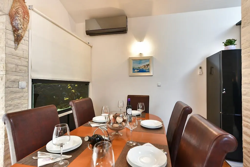 Luxury Apartments Sandra Zadar 0*,
