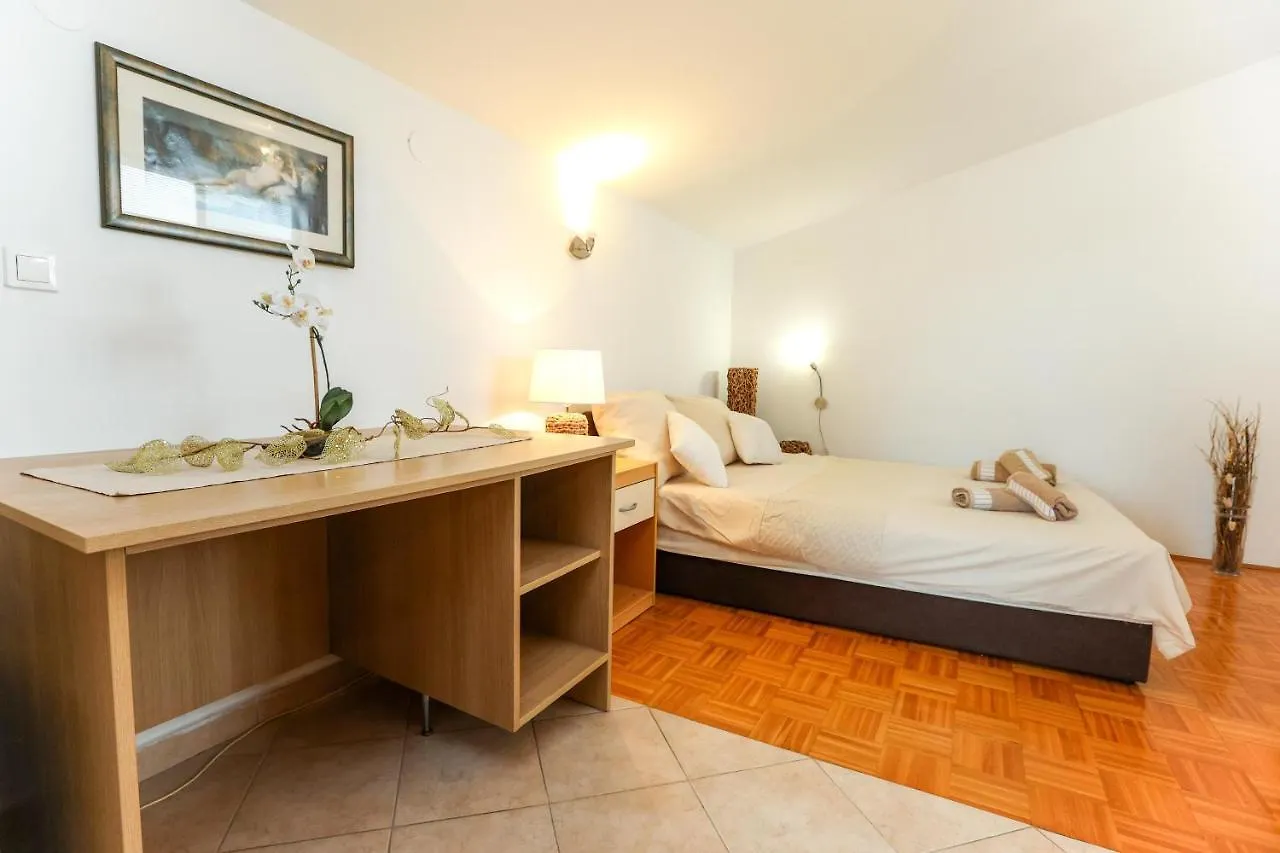 Luxury Apartment Sandra Zadar 0*,